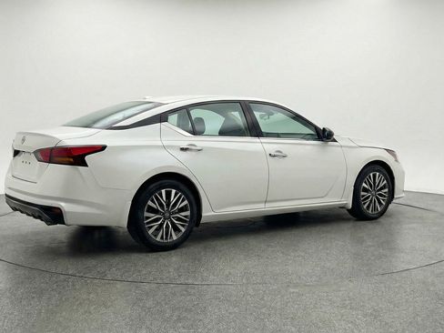 Used 2025 Nissan Altima 2.5 SV image 9