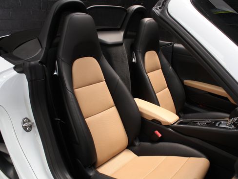 Used 2021 Porsche 718 Boxster w/ Premium Package RWD image 64