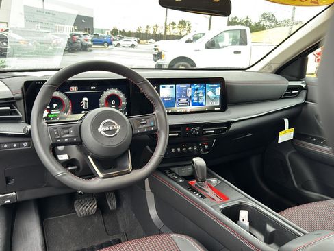 Used 2026 Nissan Kicks SR w/ SR Premium Package image 16