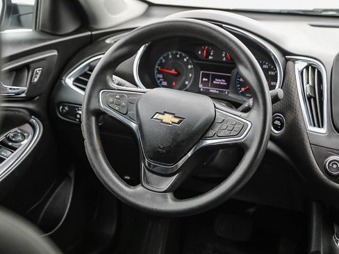 Used 2018 Chevrolet Malibu LT FWD image 15