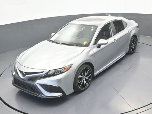 Used 2024 Toyota Camry SE w/ Convenience Package FWD image 41