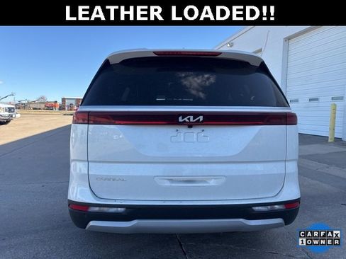 Used 2024 Kia Carnival LX image 9