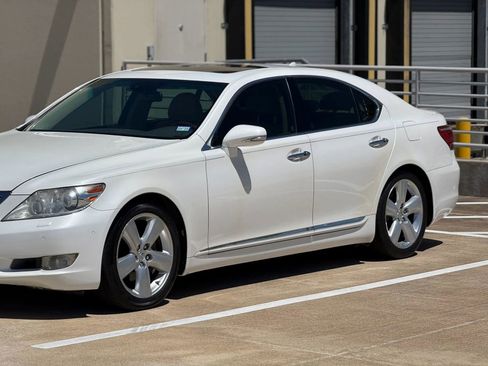 Used 2012 Lexus LS 460 w/ Comfort Pkg image 4