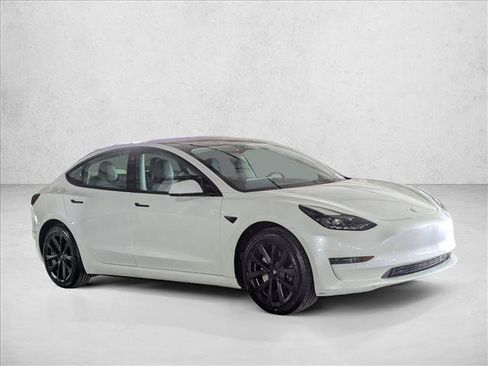Used 2023 Tesla Model 3 Standard Range RWD image 3