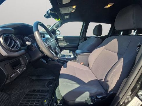 Certified 2019 Toyota Tacoma TRD Sport AWD/4WD image 10