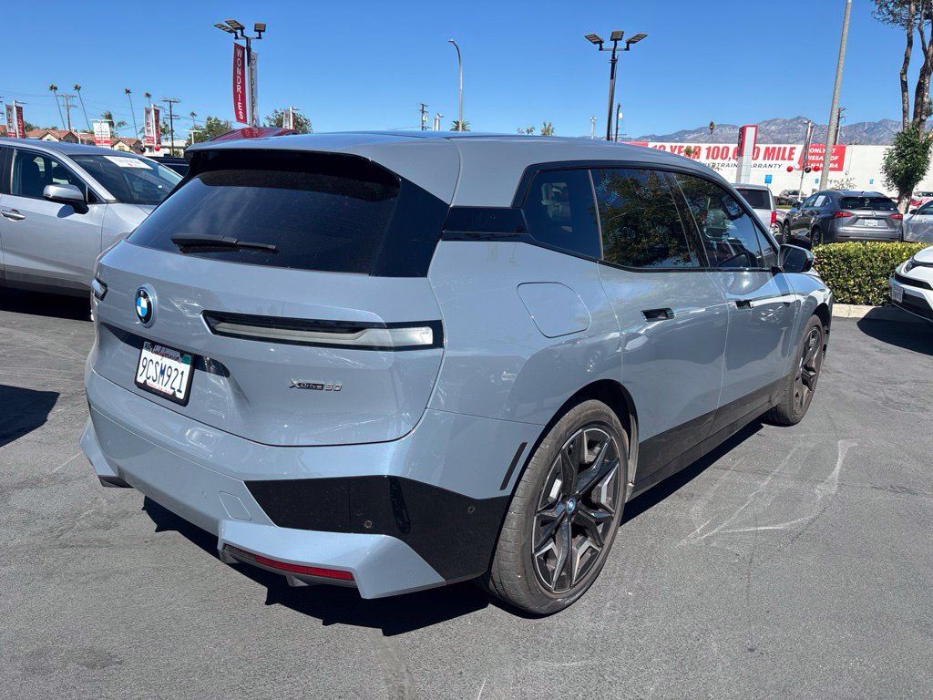 Used 2022 BMW iX xDrive50 w/ Premium Package AWD/4WD image 4