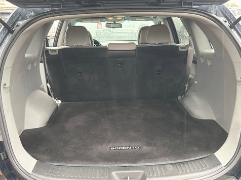 Used 2013 Kia Sorento LX w/ Value Pkg image 16