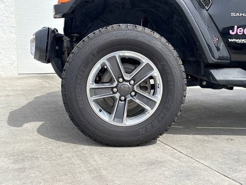 Used 2018 Jeep Wrangler Unlimited Sahara image 31