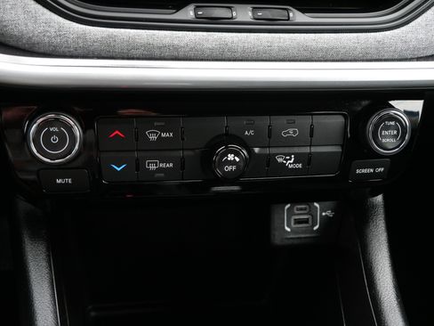 Used 2022 Jeep Compass Sport image 23