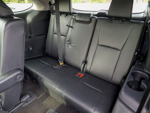 Used 2023 Toyota Highlander XLE image 25