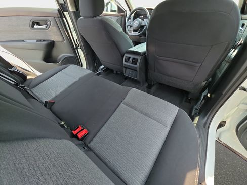 Used 2023 Nissan Rogue SV FWD image 11