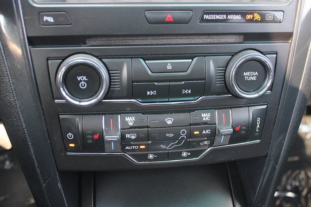 Used 2018 Ford Explorer XLT w/ Equipment Group 202A AWD/4WD image 18