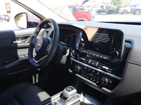 New 2025 Nissan Pathfinder SL image 20