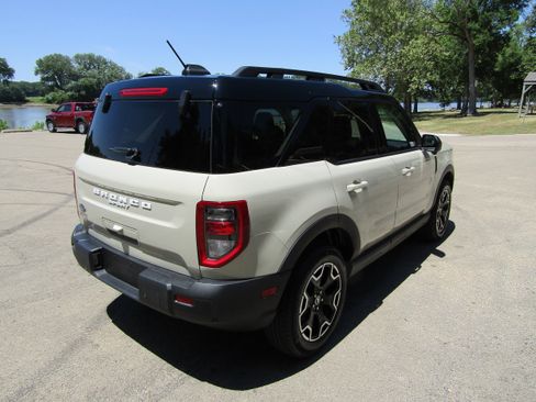 Used 2025 Ford Bronco Sport Outer Banks w/ Outer Banks Tech Package+ AWD/4WD image 4