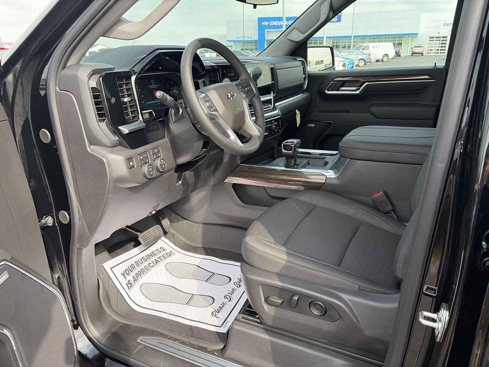 New 2026 Chevrolet Silverado 1500 RST w/ Dark Appearance Package AWD/4WD image 20