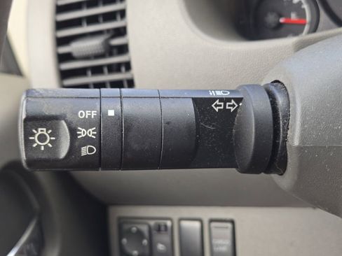 Used 2012 Nissan Frontier SV image 31