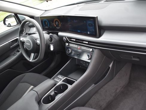 Used 2025 Hyundai Sonata SEL FWD image 12