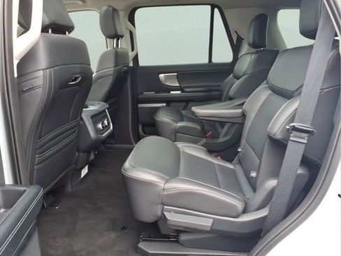 Used 2025 Ford Expedition Platinum AWD/4WD image 21