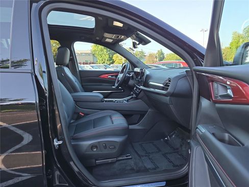 Used 2024 Chevrolet Traverse RS AWD/4WD image 27