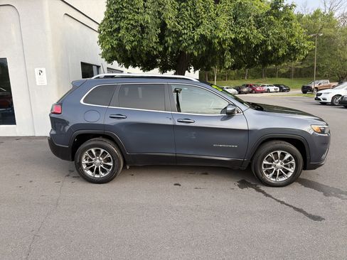 Used 2021 Jeep Cherokee Latitude Lux AWD/4WD image 2