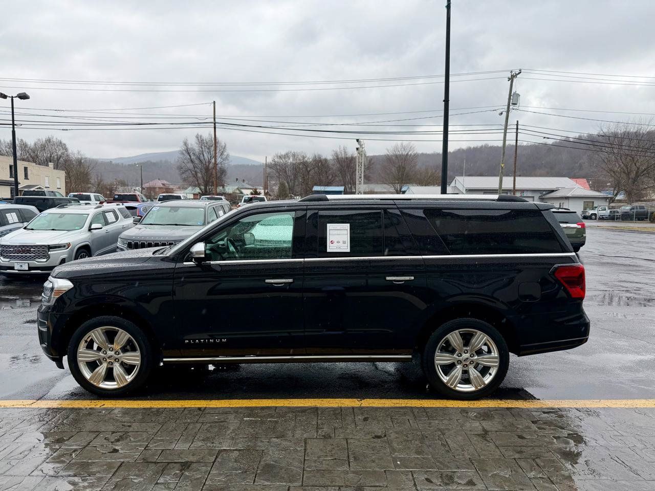 Used 2024 Ford Expedition Max Platinum AWD/4WD image 5