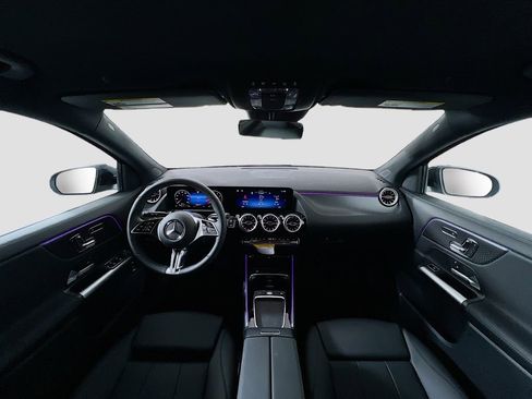 Used 2025 Mercedes-Benz GLA 250 4MATIC image 9