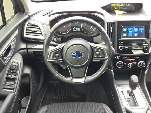 Used 2023 Subaru Forester Premium AWD/4WD image 2