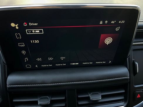 Used 2024 GMC Yukon XL SLT image 32