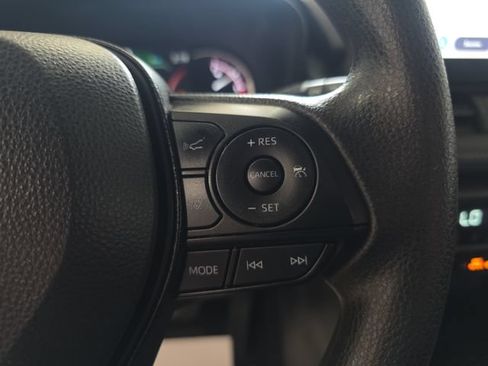 Used 2025 Toyota RAV4 XLE AWD/4WD image 16