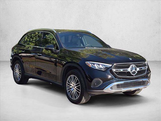 Used 2025 Mercedes-Benz GLC 300 4MATIC image 3
