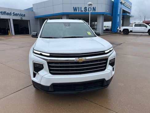 Used 2024 Chevrolet Traverse LT w/ Trailering Package FWD image 9