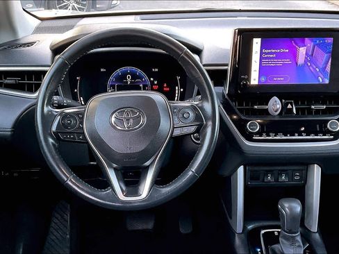 Used 2023 Toyota Corolla Cross XLE image 5