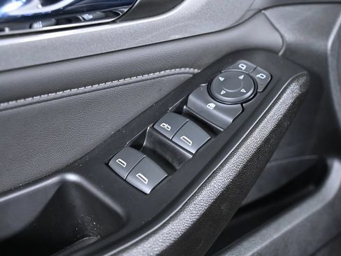 Used 2023 Chevrolet Traverse LT FWD image 23