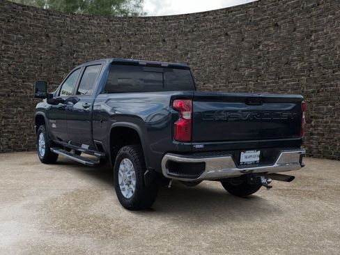 Used 2022 Chevrolet Silverado 2500 LT w/ Convenience Package AWD/4WD image 4