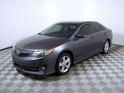 Used 2014 Toyota Camry SE image 4