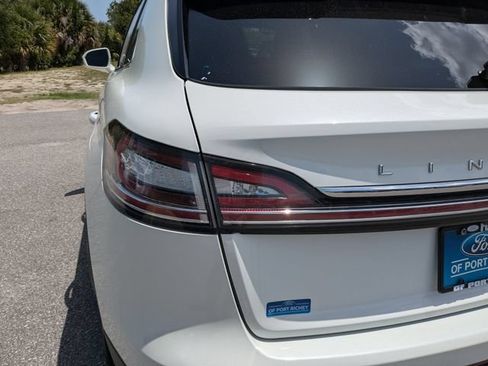 Used 2023 Lincoln Nautilus Reserve FWD image 11