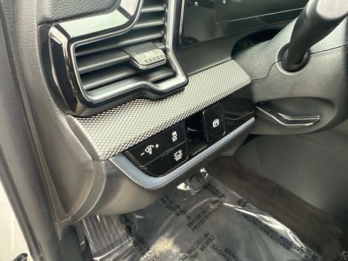 Used 2023 Kia Sportage LX image 20