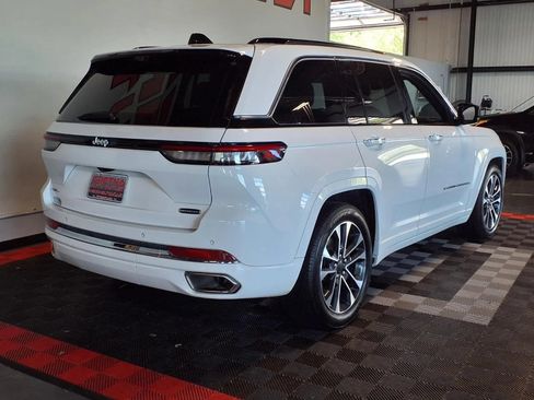 Used 2023 Jeep Grand Cherokee Overland w/ Luxury Tech Group IV AWD/4WD image 7
