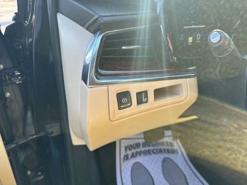 Used 2018 Cadillac XT5 Luxury w/ Driver Awareness Package FWD image 8