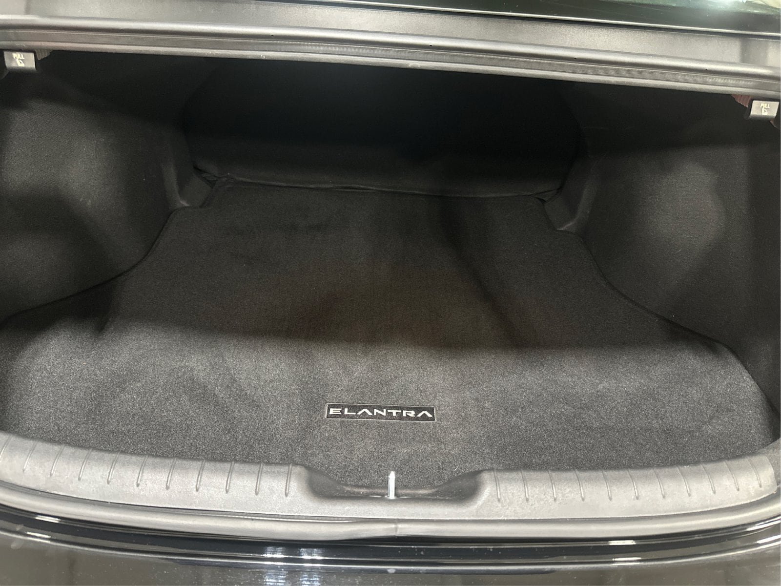 Used 2026 Hyundai Elantra SE FWD image 12