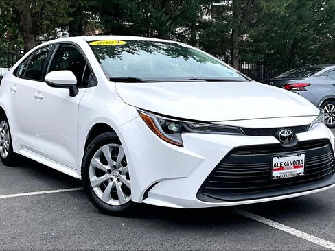 Used 2024 Toyota Corolla LE FWD image 2