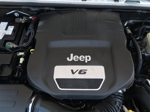 Used 2015 Jeep Wrangler Sport w/ Quick Order Package 24S AWD/4WD image 31