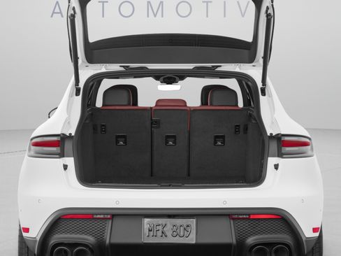 Used 2023 Porsche Macan AWD/4WD image 14