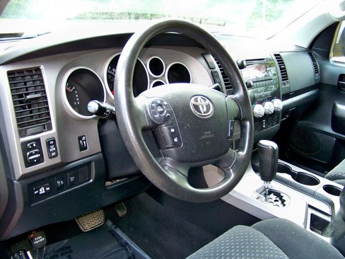 Used 2010 Toyota Tundra 4x4 Double Cab image 30