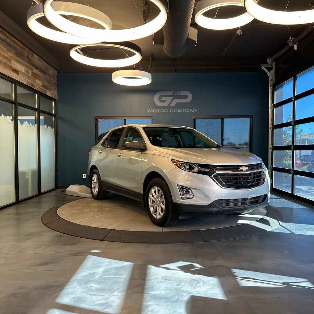 Used 2020 Chevrolet Traverse LT w/ LT Premium Package AWD/4WD image 1