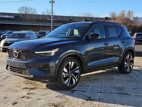 New 2026 Volvo XC40 B5 Ultra w/ Protection Package Premier image 3