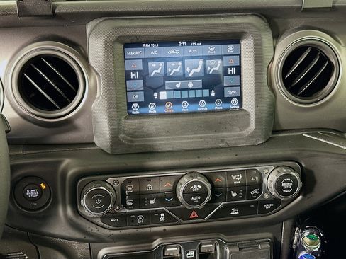 Used 2023 Jeep Gladiator Willys image 22