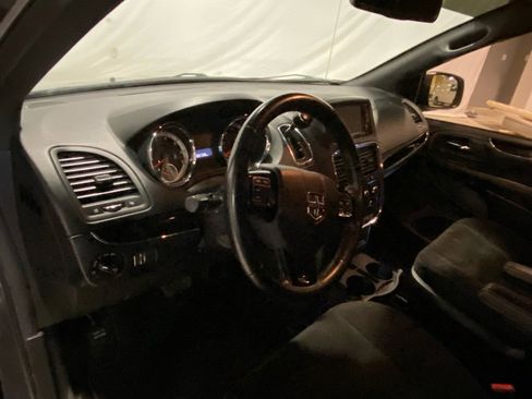 Used 2018 Dodge Grand Caravan SE image 16