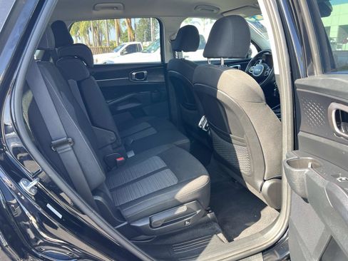 Used 2023 Kia Sorento LX image 33