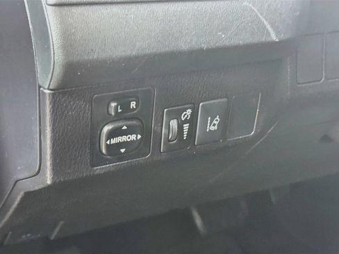 Certified 2018 Toyota RAV4 LE FWD image 10